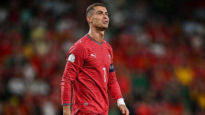 Uma seleção nacional não pode forçar um jogador lendário a retirar-se
